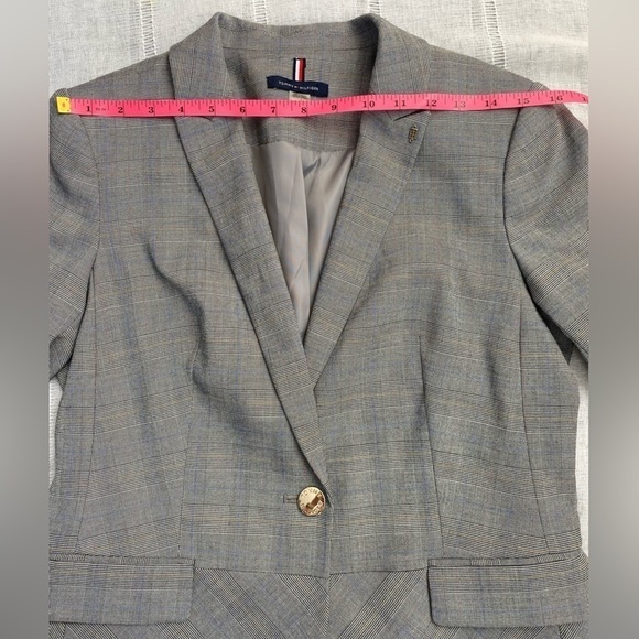 Tommy Hilfiger iconic blazer with silver embellishments. - Picture 4 of 17